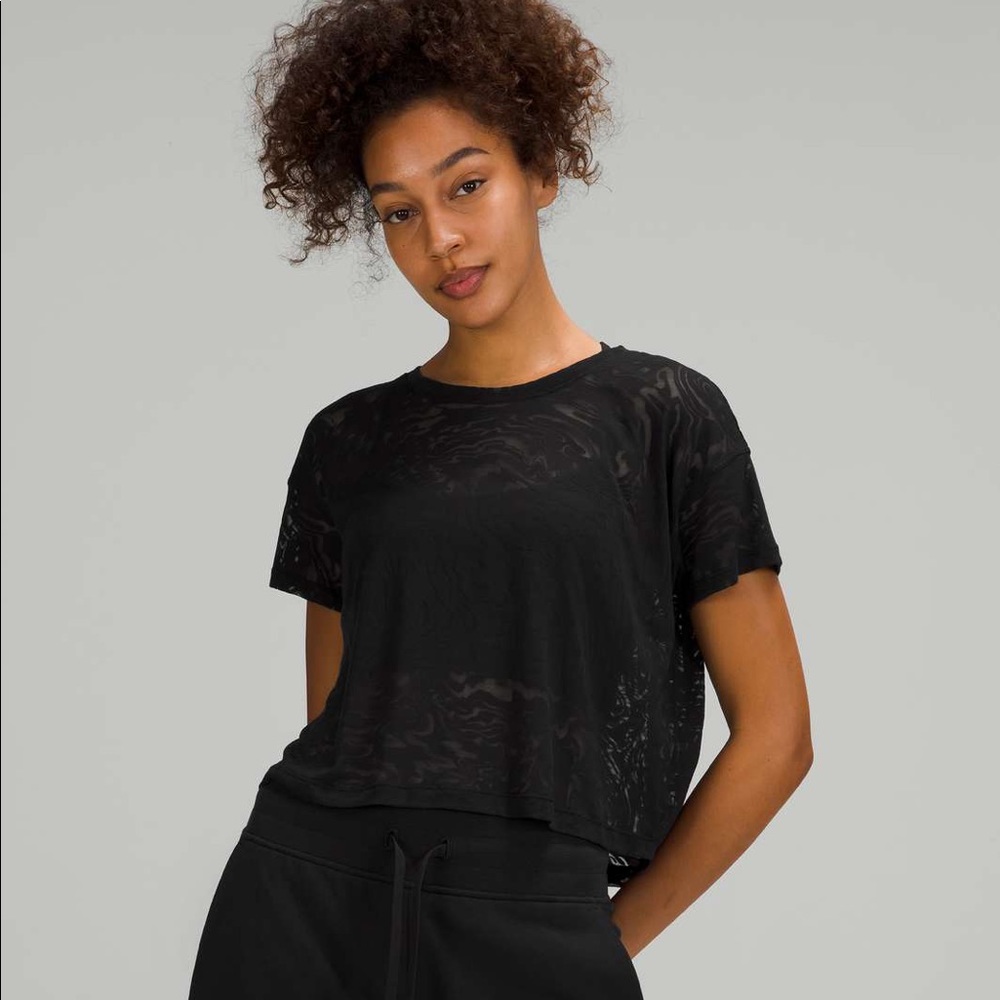 Lululemon Cates Tee Veil